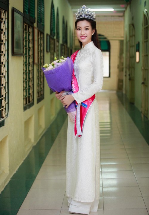 Cham diem nhung lan hoa hau Do My Linh mac ao dai-Hinh-5